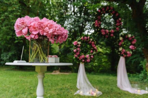 Flowers For The Wedding Ceremony, Wedding Chapel Flowers