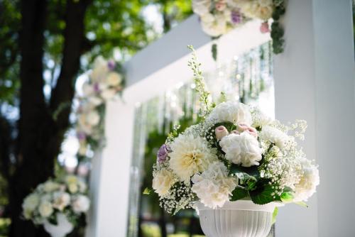 Simi Flowers & Gifts, Simi Wedding Flowers, Ventura County Florist, Bridal Bouquet