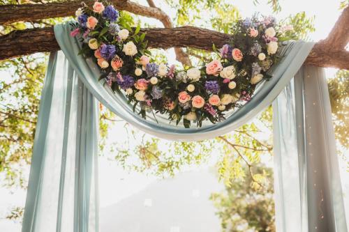 Simi Flowers & Gifts, Simi Wedding Flowers, Ventura County Florist, Bridal Bouquet