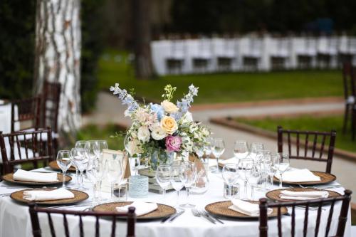 Simi Flowers & Gifts, Simi Wedding Flowers, Ventura County Florist, Wedding Reception Flowers
